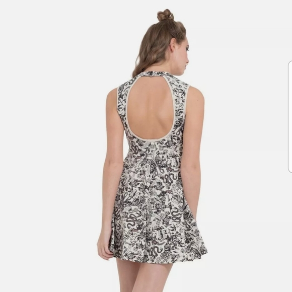 Sleeveless Backless Dragon-Print Mini Dress- NWOT - Picture 2 of 7